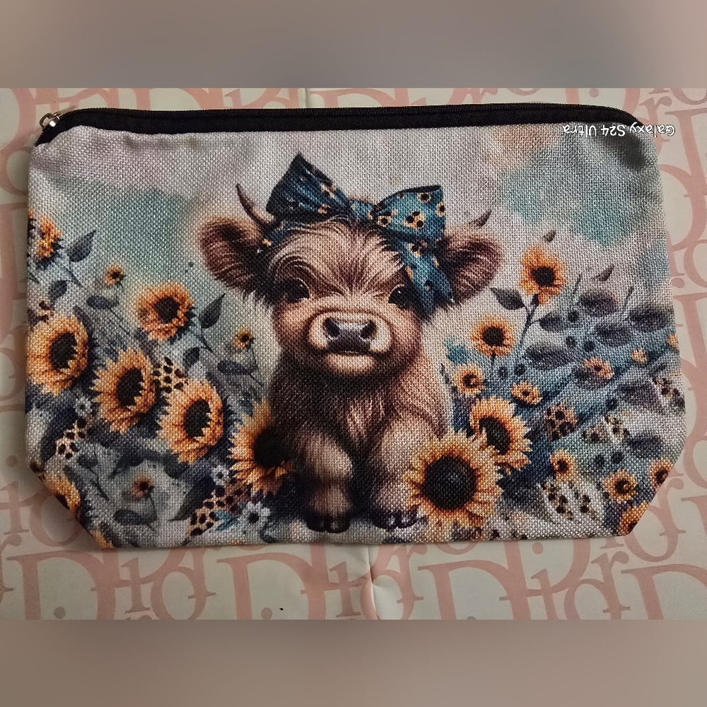 Adorable Cow Cosmetics Makeup/ Every Day Pouch New - Picture 6 of 9